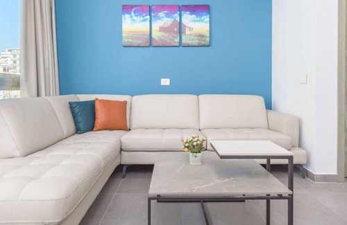 Duhur ash Shuwayr Apartamento | Grey 203: Modern 2-Bedroom Apartment in Awkar
