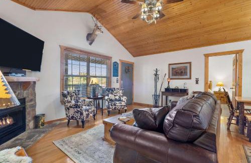 Reeds Spring Casa | Grey Moose Lodge with Amenities Access