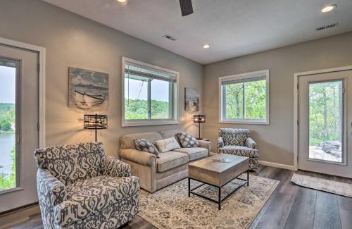 Camdenton Casa | Grill and Fire Pit Blue Cabin Ozarks Getaway!