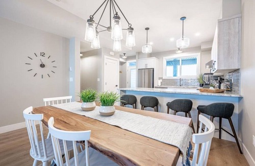 Snow Pine Estates Casa | Grizzly Ridge Getaway-Brand New, Hot Tub,Sleeps 11
