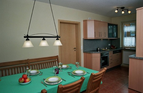 Frickenfelden Apartamento | Große Ferienwohnung mit Garten