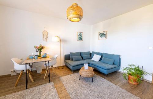 Jena-Nord Apartamento | Große Wohnung mit Balkon, Waschmaschine und Smart TV