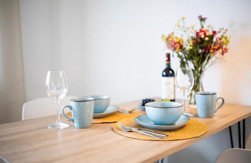 Jena-Nord Apartamento | Große Wohnung mit Balkon, Waschmaschine und Smart TV