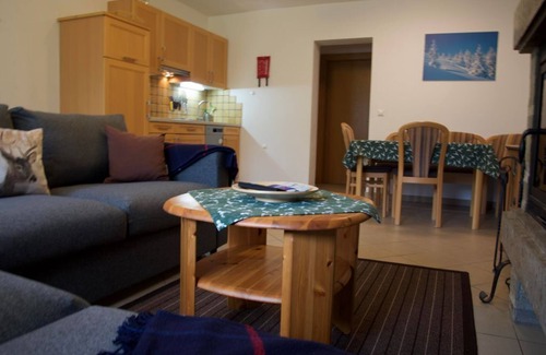 Lofer Cama Y Desayuno | Großes Appartement mit 2 Schlafzimmer und Terasse - Patricia, Haus