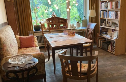 Wiesmoor Apartamento | Großzügige, Heimelige Ferienwohnung mit Gartenblick und Besonderem Flair