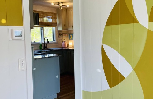 York Beach Casa | Groovy escape steps from the beach, a must sea! by Starship Stays