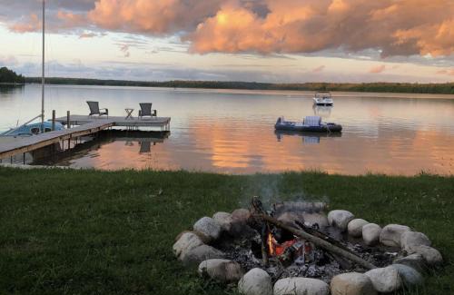 Tobermory Casa | Grotto Escape Unwind At Cameron Lakehouse