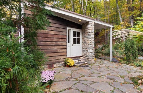 Skytop Cabina | Grotto Grove A Private Poconos Cabin -Secluded Retreat w/ Firepit & Trail Access
