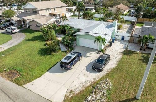 Bradenton Casa | Grotto Pool House, 3 bed, 2 bath, IMG 3 miles, AMI