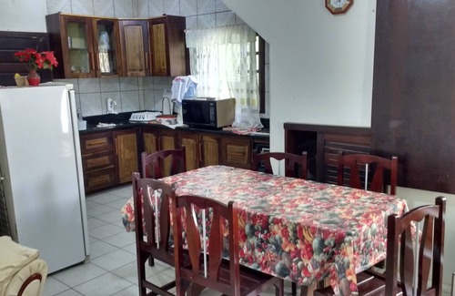 Praia do Ervino Apartamento | lower part house, 100 from the sea.[ entire lease option]