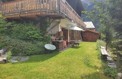 Champagny-en-Vanoise Apartamento | Ground floor apartment 55 m2 + garden in chalet, near resort center, quiet location