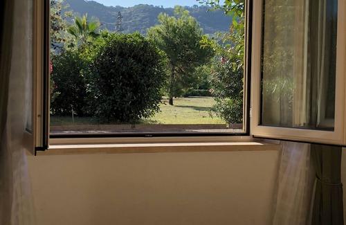 Vibo Valentia Apartamento | Ground floor apartment close to beach exit and with swimming pool close by.