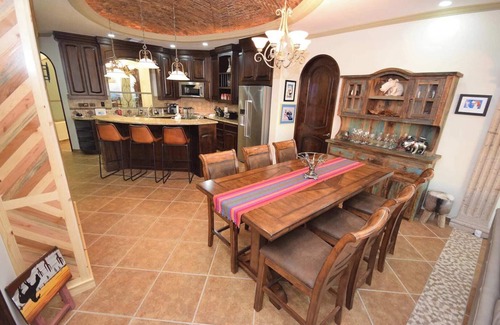 Sandy Beach Condominio | Planta baja, 3 recámaras, 3 baños, a pasos de la piscina y la playa.