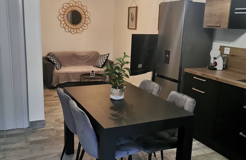 Mercues Apartamento | Ground-floor apartment in a residential house
