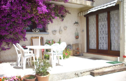 Carqueiranne Apartamento | PLANTA BAJA DE VILLA frente a la punta de Giens