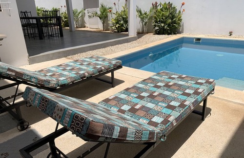 Ngaparou Apartamento | Ground floor of villa with private swimming pool near the beach.