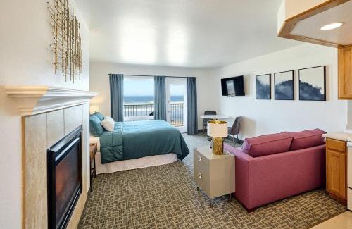 Lincoln City Casa | Ground Floor Studio - Easy Beach Access - Pool and Hot Tub