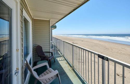 Lincoln City Casa | Ground Floor Studio - Easy Beach Access - Pool and Hot Tub
