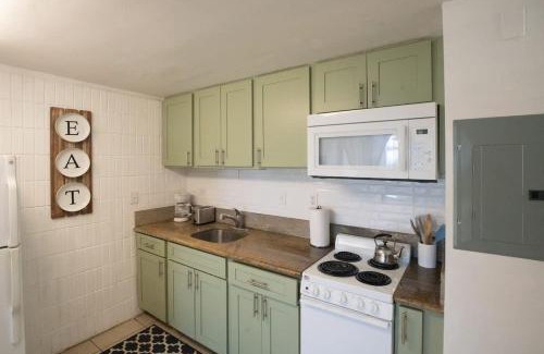 Punaluu Apartamento | Ground Level Beachfront Studio