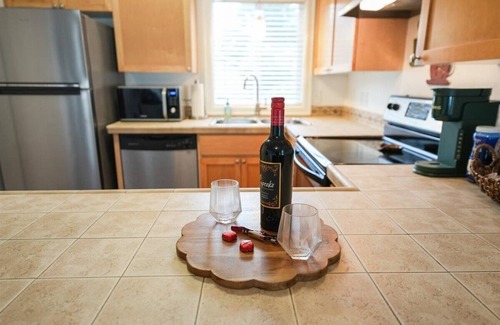 Cedar Mill Condominio | Ground Level Condo by Sunset High School