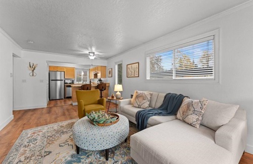 Cedar Mill Condominio | Ground Level Condo by Sunset High School