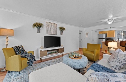 Cedar Mill Condominio | Ground Level Condo by Sunset High School