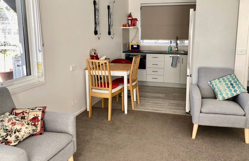 Jindabyne Apartamento | Estudio con vista al lago.