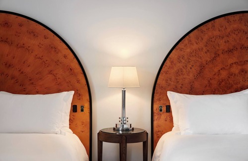 Dupont Circle Hotel | Group-Friendly: 4 Queen Room in Prime Location