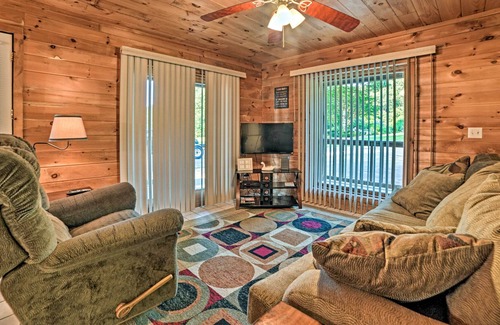 Springville Cabina | Group-Friendly Cabin on Kentucky Lake!