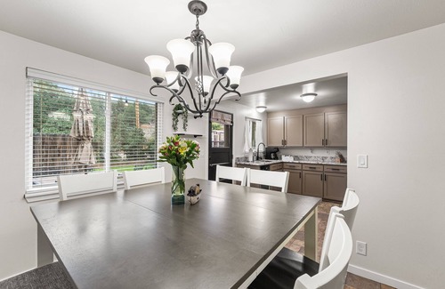 Castle Rock Casa | Group Friendly Castle Rock Retreat | Sleeps 12 | Games, BBQ & Patio