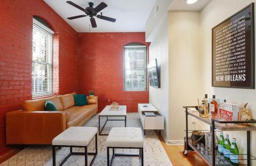 Arts/Warehouse District Apartamento | Group Getaway - 2 Modern 3BR-2BA Warehouse Flats - 6 Bedrooms & 4 Baths Total