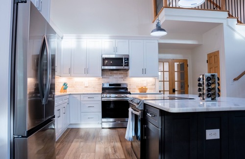 Summerville Otro | Group Retreat! Pool, Hot Tub, 15 Acres, Near Rome Tennis, Atlanta & Chattanooga!