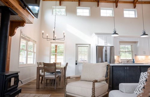 Summerville Otro | Group Retreat! Pool, Hot Tub, 15 Acres, Near Rome Tennis, Atlanta & Chattanooga!