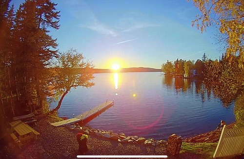 Pittsburg Cabina | Grouse Landing on Back Lake