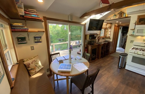 Clearville Cabaña | Relájese y rejuvenezca en la fabuloso Bed and Breakfast de Grouseland.