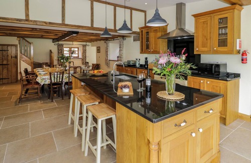 Wall-under-heywood Cabaña | Grove Farm