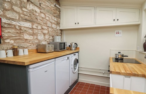 Glasbury Cabaña | GROVESIDE, pet friendly, character holiday cottage in Glasbury