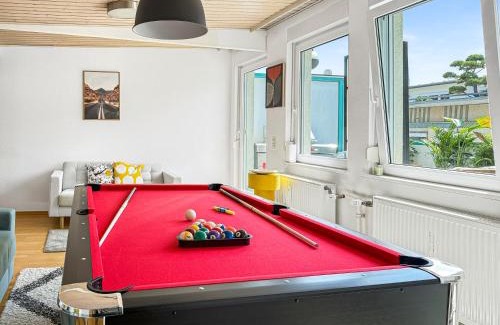 Rathaus Apartamento | Gruppen-Penthouse Stuttgart Zentrum Whirlpool, Billard & Platz für 13