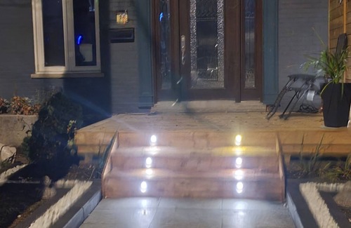 Queen Street Corridor Casa | GTA apartment Near Airport