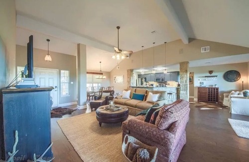 Spring Branch Casa | Guadalupe River Escape - A Quiet Retreat with Amazing Views