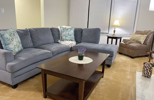 Guelph Casa | Guelph Hidden Gem: Spacious 3BR Garden Cottage