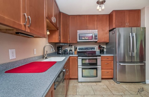 College Casa | Amplia y moderna casa en un vecindario tranquilo y conveniente ubicación