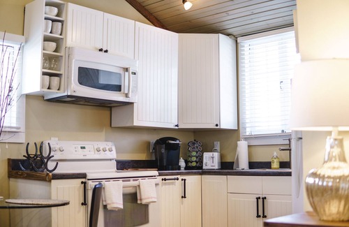 Weaverville Cabaña | Guest Cottage en el centro de Weaverville