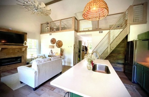 Ashley Oaks Cabaña | Guest Cottage with a BoHo Vibe
