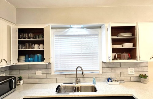 Franklin Park Casa | Guest favorite Spacious Home near Chicago O'Hare Airport