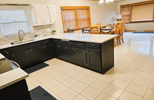 Franklin Park Casa | Guest favorite Spacious Home near Chicago O'Hare Airport