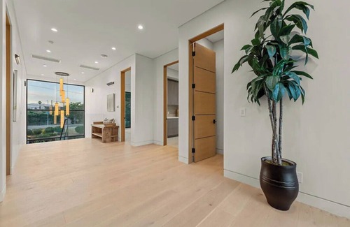 North Hollywood Villa | Villa moderna de alta tecnología muy espaciosa y privada con piscina y más