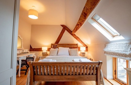 Ludlow Casa | Guest Homes | Oak Barn