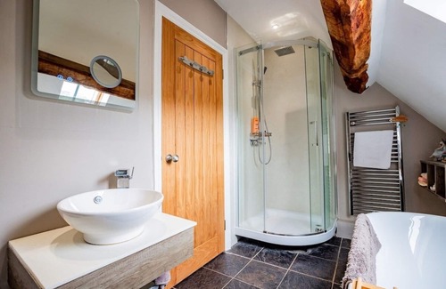 Ludlow Casa | Guest Homes | Oak Barn