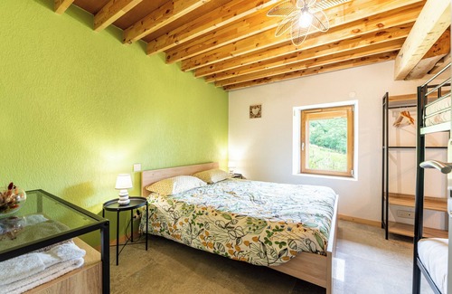 Moye Casa | Casa de huéspedes 'Chambre Verte' con vistas a la montaña, terraza privada y jardín compartido